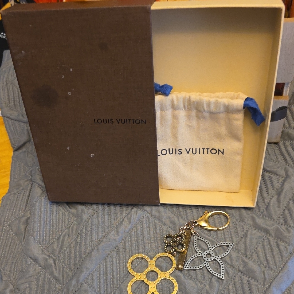 Pre-Loved Louis Vuitton Tapage Bag Charm Authentication Engraving Stamp CK 0142 - Picture 6 of 12